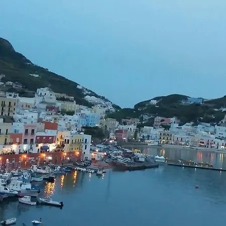Marbnb Centro Porto Cupola * Ponza